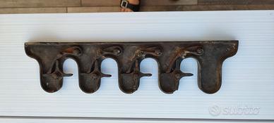 Antico porta stecche biliardo in ferro a muro