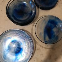 Servito di piatti in vetro azzurro 