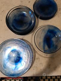 Servito di piatti in vetro azzurro 