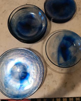 Servito di piatti in vetro azzurro 