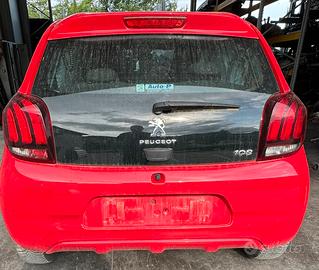 Vendiamo ricmabi Peugoet 108 anno 2015