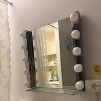 Specchio con faretti a led