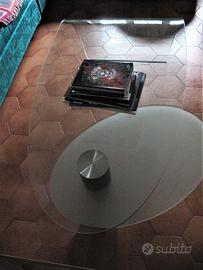 Tavolino di design in cristallo curvo