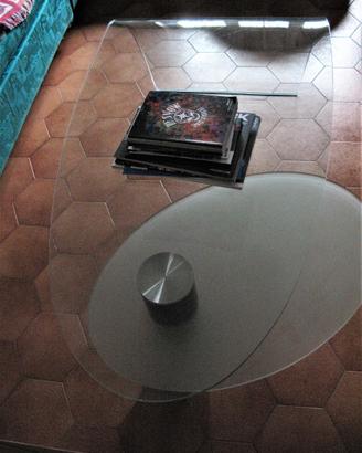 Tavolino di design in cristallo curvo