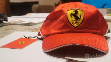 Cappello Ferrari Formula 1 CLUB Italia - Abbigliamento e Accessori In  vendita a Taranto