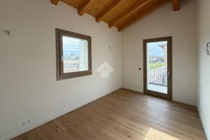 3 LOCALI A REANA DEL ROJALE