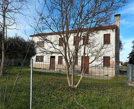 tribano- casa singola con 1.925 mq di giardino rif