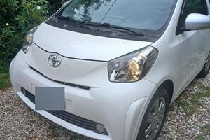 TOYOTA IQ (2011)