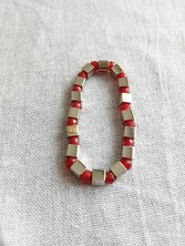 Bracciale elastico con cubetti in acciaio e perlin