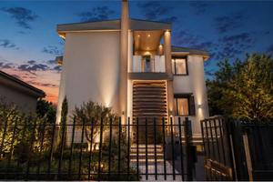 Villa con giardino e garage