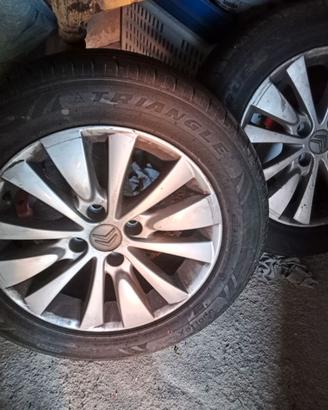Pneumatici e cerchi in lega Renault 215/55 r16 