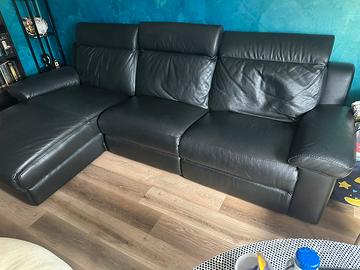 Divano tre posti pelle nera con relax