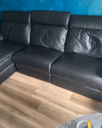 Divano tre posti pelle nera con relax