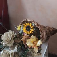 fiori con cesto conico 