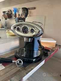 Macchina da caffè Illy cialde e cappuccino
