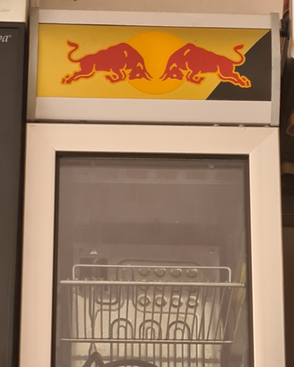 Frigovetrina da banco red bull