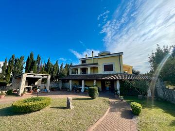 OLMEDO - Villa di 500 mq + 1 Ettaro di Terreno