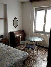 Ampia camera singola in zona servitissima