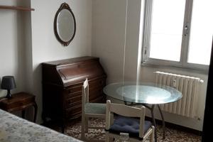 Ampia camera singola in zona servitissima