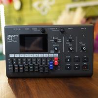 Zoom R12
