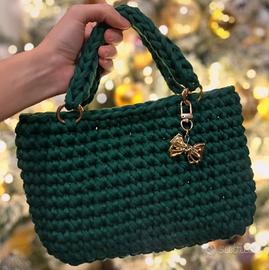 Borsa all’uncinetto fatta a mano