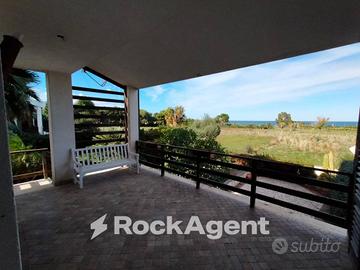 VILLA SU TRE LIVELLI A CARINI