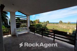 VILLA SU TRE LIVELLI A CARINI