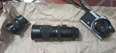 Macchina fotografica con accessori