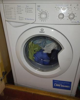 Lavatrice Indesit 6 kg.