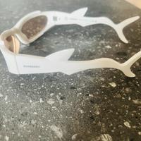 Occhiali da sole Burberry.