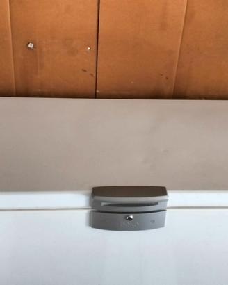 Congelatore a pozzetto Beko modello HSA375