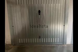 Box auto grande in via Mola 22 a Milano