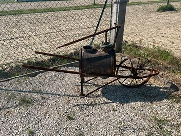 Antica cariola pompa irroratrice volpi e bottoli