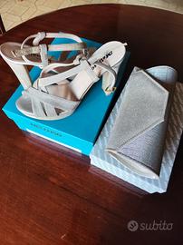 Sandali con tacco platino con pochette abbinata