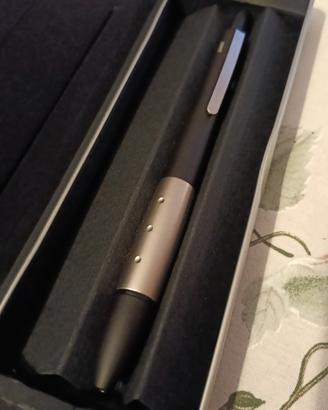 Penna LAMY 4 nera.

