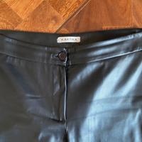 pantalone in eco pelle.