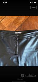 pantalone in eco pelle.