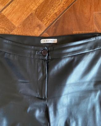 pantalone in eco pelle.