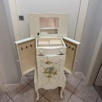 Mobile porta gioie shabby chic