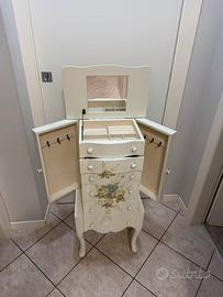 Mobile porta gioie shabby chic