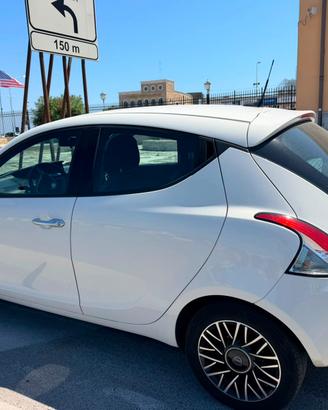 Lancia Ypsilon Hybrid