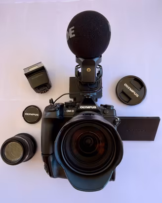 Olympus OM-D EM-1 Mark II + ottiche + accessori.