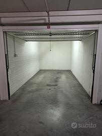 Box auto in Piazza Adriano