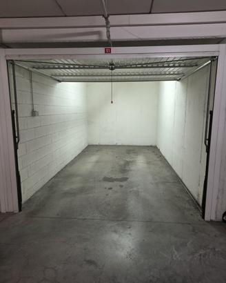 Box auto in Piazza Adriano