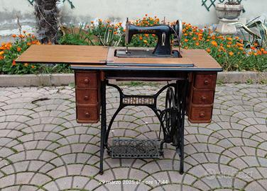 Mobile Singer vintage