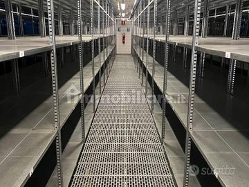 Porzione/intero Magazzino scaffalato