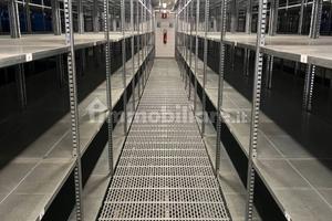 Porzione/intero Magazzino scaffalato
