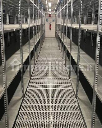 Porzione/intero Magazzino scaffalato