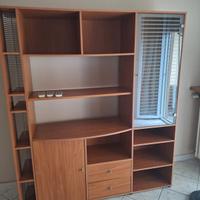 MOBILE IN LEGNO E VETRO 