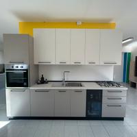 CUCINA CON VETRINETTA